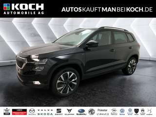 Schräge Frontansicht auf einen Skoda Karoq , freigestellt