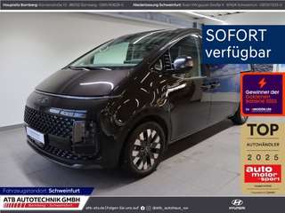 Schräge Frontansicht auf einen Hyundai Staria , freigestellt