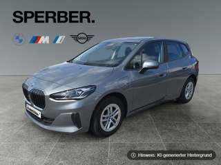 Schräge Frontansicht auf einen BMW 2er-Reihe , freigestellt