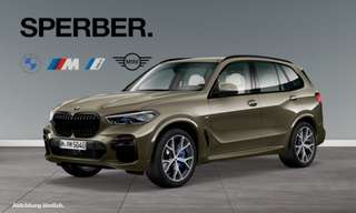 Schräge Frontansicht auf einen BMW X5 , freigestellt