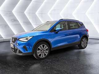 Schräge Frontansicht auf einen SEAT Arona , freigestellt