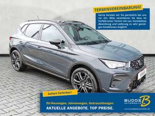Schräge Frontansicht auf einen SEAT Arona , freigestellt