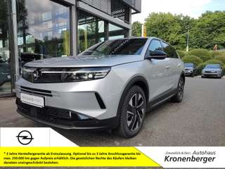 Schräge Frontansicht auf einen Opel Grandland X , freigestellt