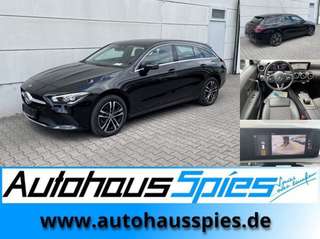 Schräge Frontansicht auf einen Mercedes-Benz CLA , freigestellt