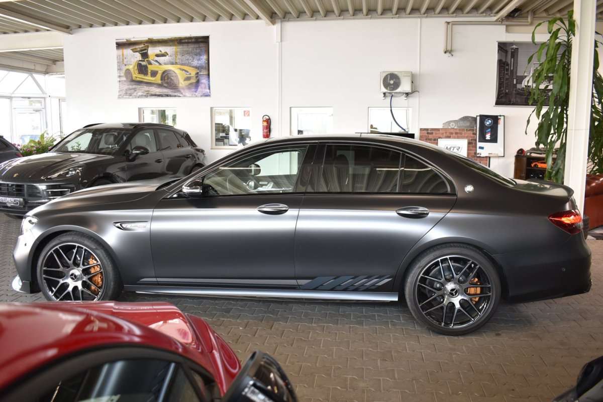 Fahrzeugbild eines Mercedes-Benz E-Klasse