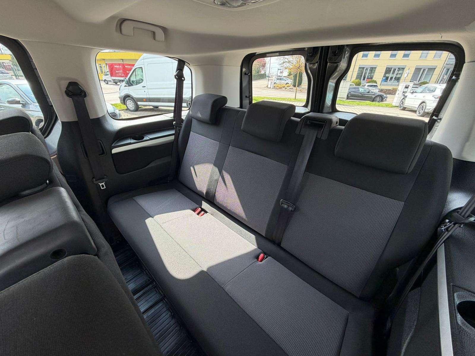 Fahrzeugbild eines Toyota Proace