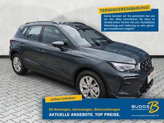 Schräge Frontansicht auf einen SEAT Arona , freigestellt