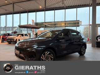 Schräge Frontansicht auf einen Hyundai Bayon , freigestellt