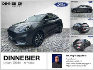 Schräge Frontansicht auf einen Ford Puma , freigestellt