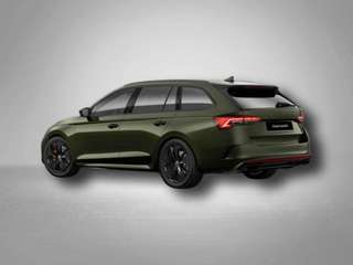 Schräge Frontansicht auf einen Skoda Octavia , freigestellt