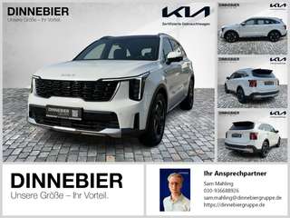 Schräge Frontansicht auf einen Kia Sorento , freigestellt