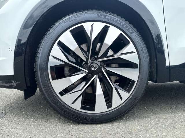 Fahrzeugbild eines Renault Rafale