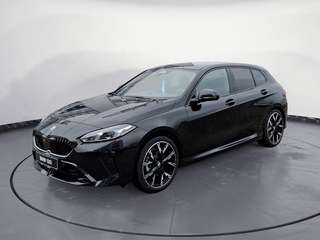Schräge Frontansicht auf einen BMW 1er-Reihe , freigestellt