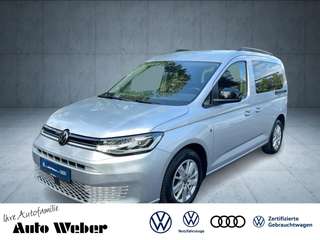 Schräge Frontansicht auf einen Volkswagen Caddy , freigestellt