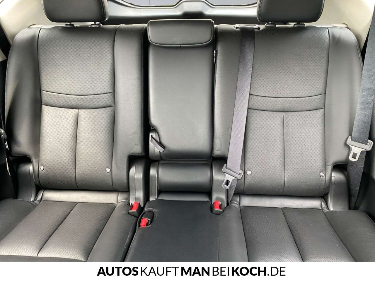 Fahrzeugbild eines Nissan X-TRAIL
