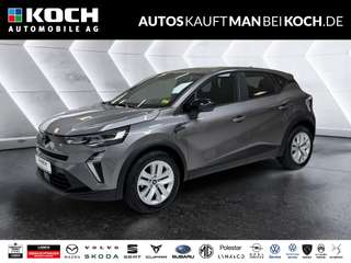 Schräge Frontansicht auf einen Renault Captur , freigestellt