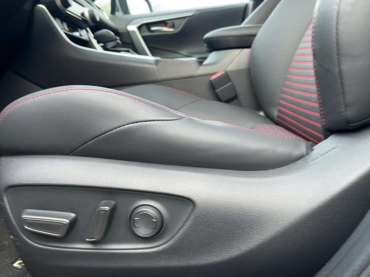 Fahrzeugbild eines Suzuki Across