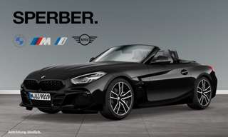 Schräge Frontansicht auf einen BMW Z4 , freigestellt