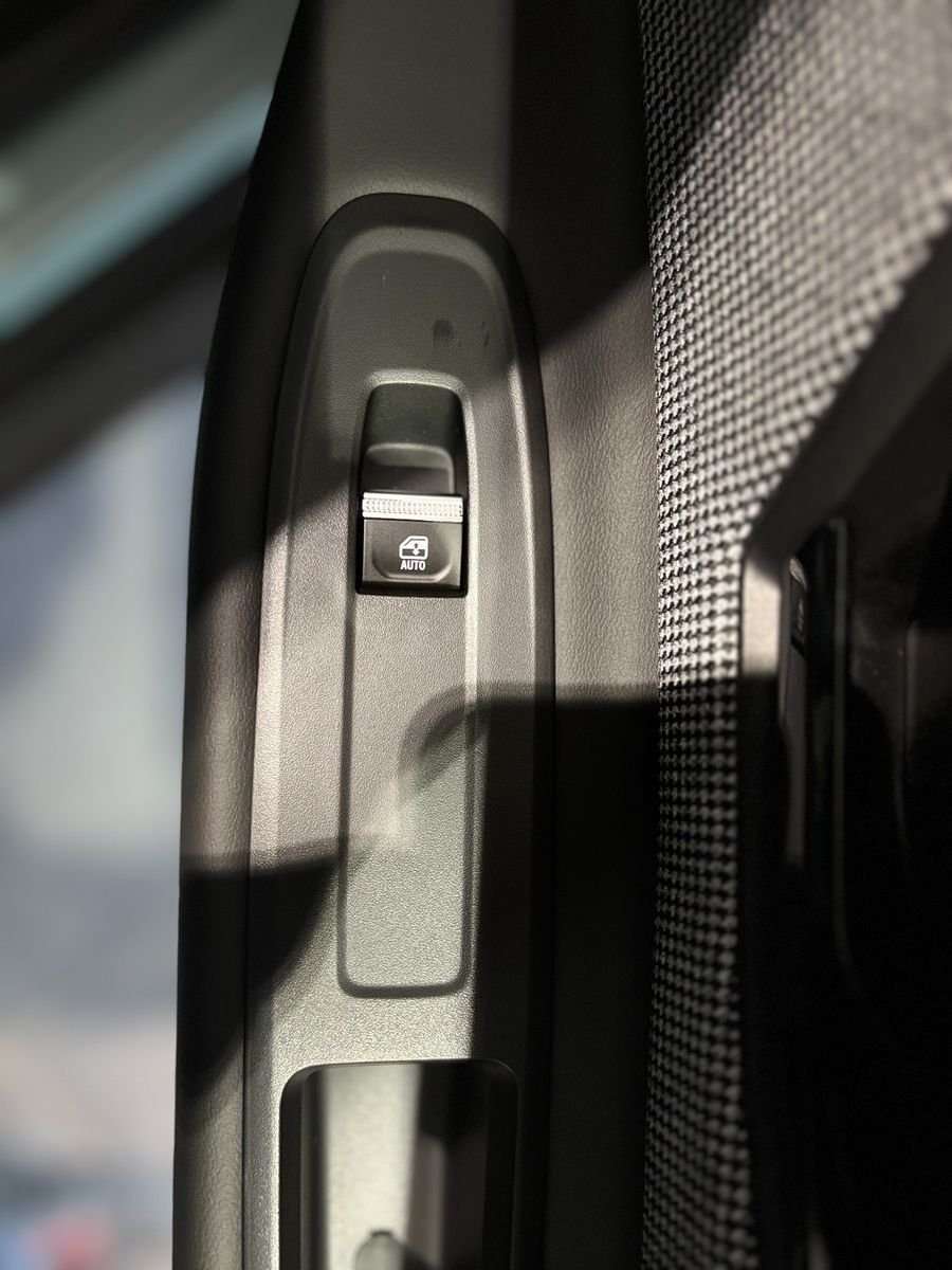 Fahrzeugbild eines Renault 4 E-TECH