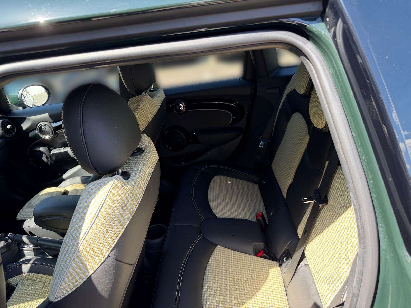 Fahrzeugbild eines MINI COOPER