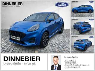 Schräge Frontansicht auf einen Ford Puma , freigestellt