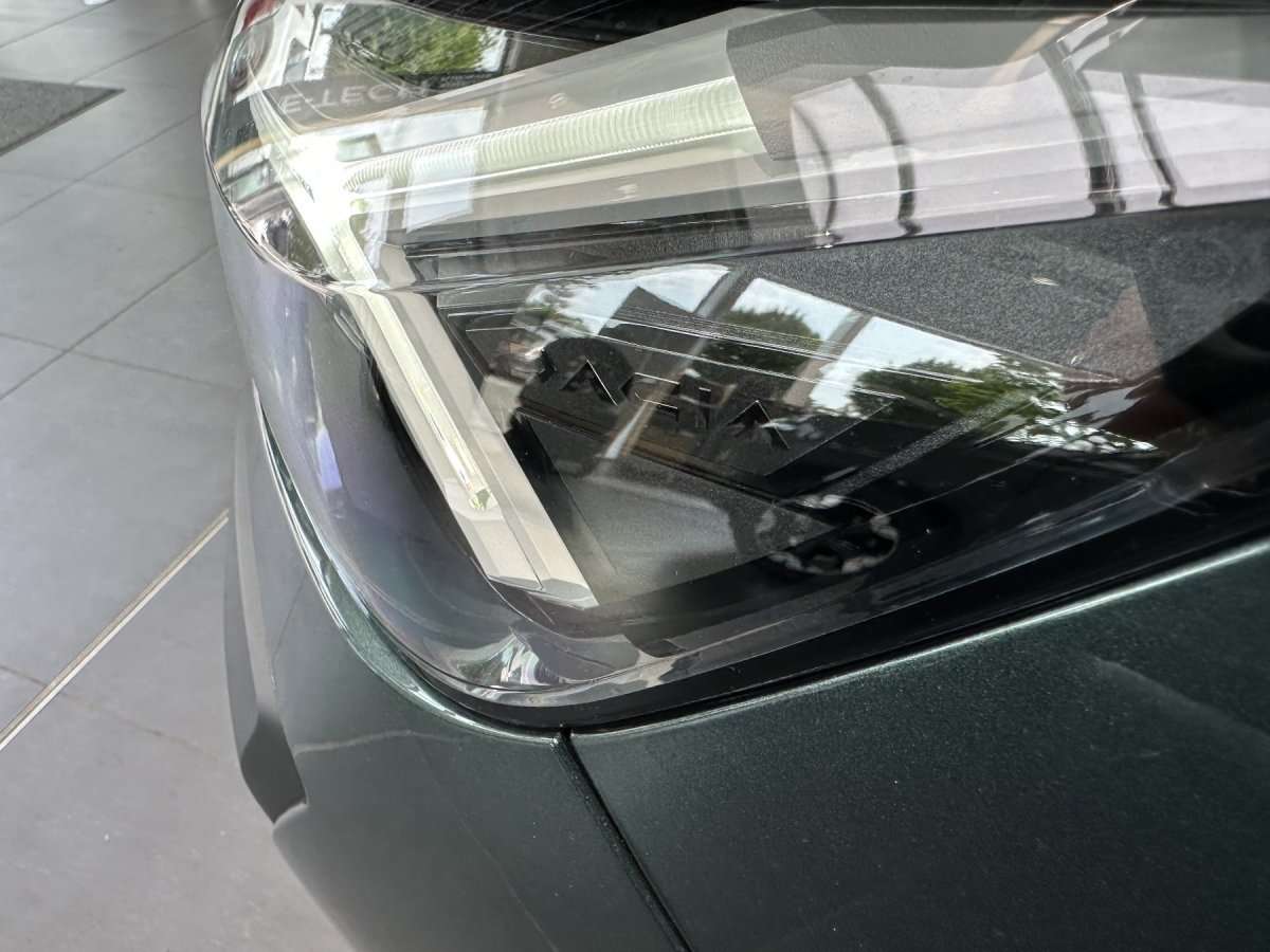 Fahrzeugbild eines Dacia Jogger