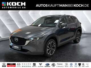 Schräge Frontansicht auf einen Mazda CX-5 , freigestellt