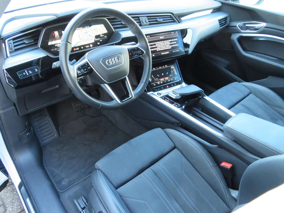 Fahrzeugbild eines Audi Q8 e-tron