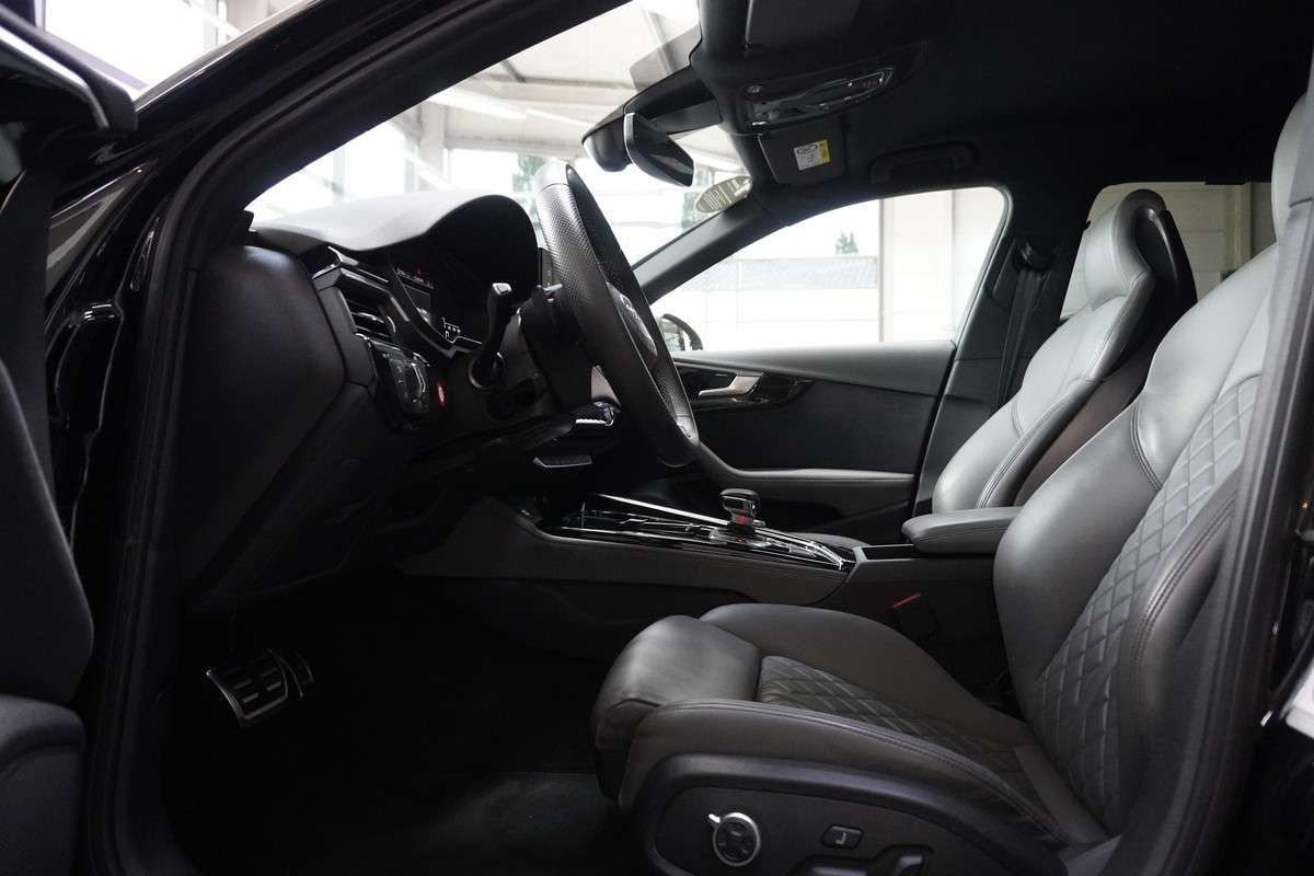 Fahrzeugbild eines Audi S4