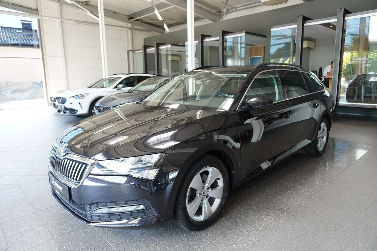 Fahrzeugbild eines Skoda Superb