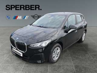 Schräge Frontansicht auf einen BMW 2er-Reihe , freigestellt