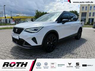 Schräge Frontansicht auf einen SEAT Arona , freigestellt