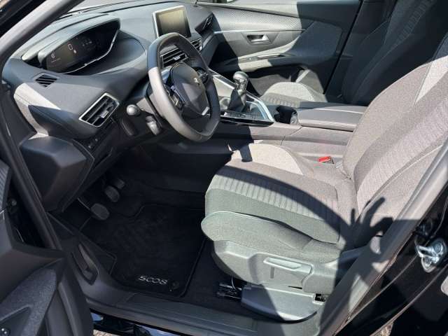 Fahrzeugbild eines Peugeot 5008