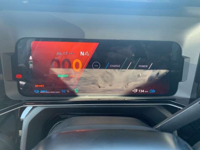 Fahrzeugbild eines Renault 4 E-TECH