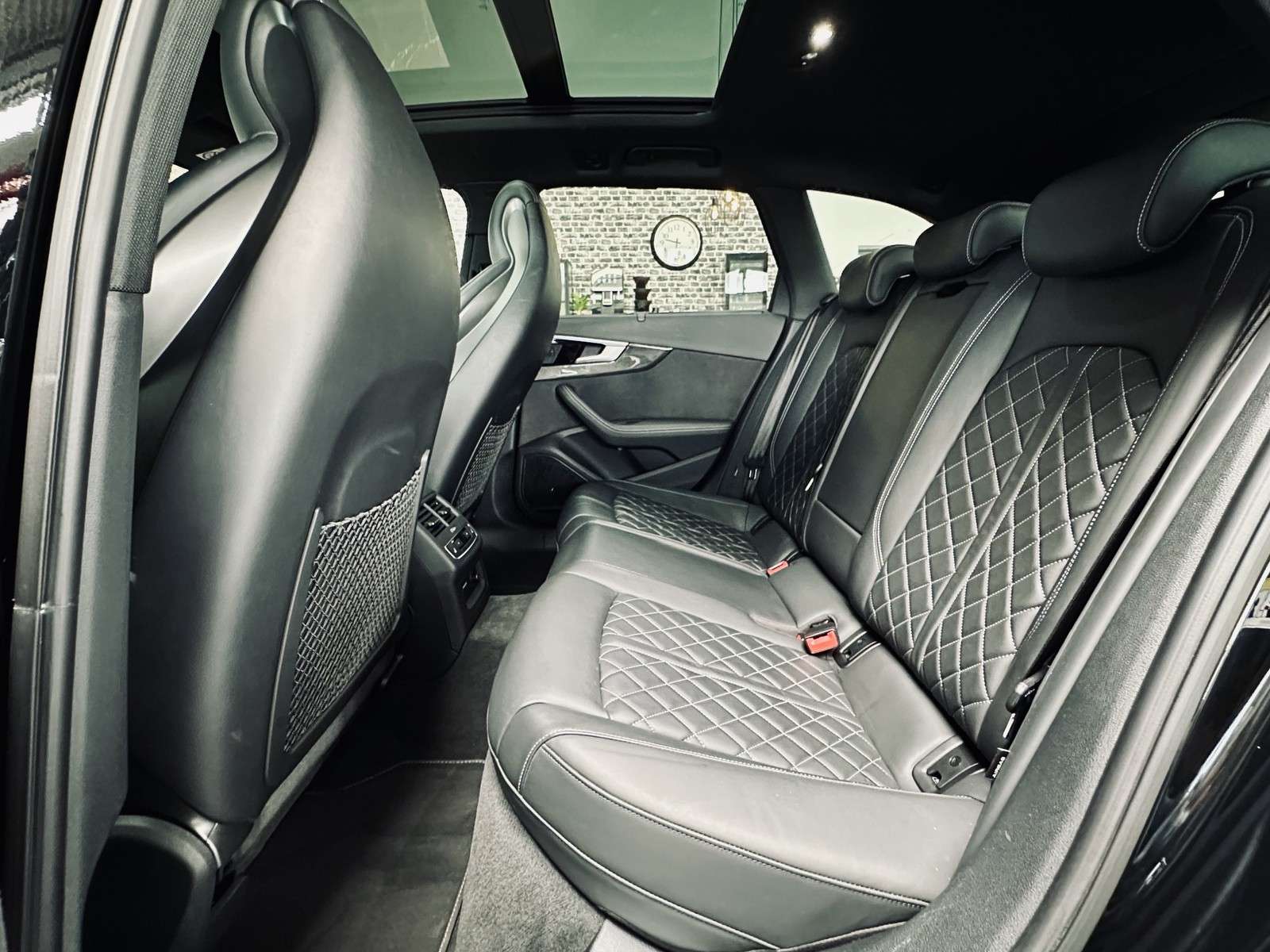 Fahrzeugbild eines Audi S4