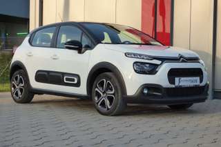 Schräge Frontansicht auf einen Citroën C3 , freigestellt