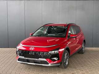 Schräge Frontansicht auf einen Hyundai Bayon , freigestellt