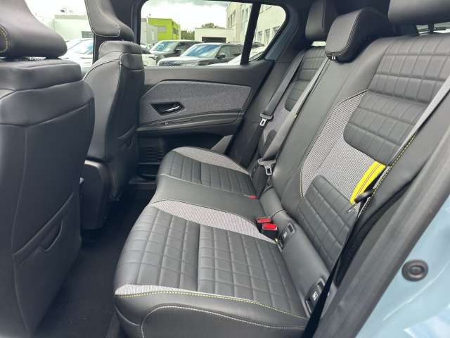 Fahrzeugbild eines Renault 4 E-TECH