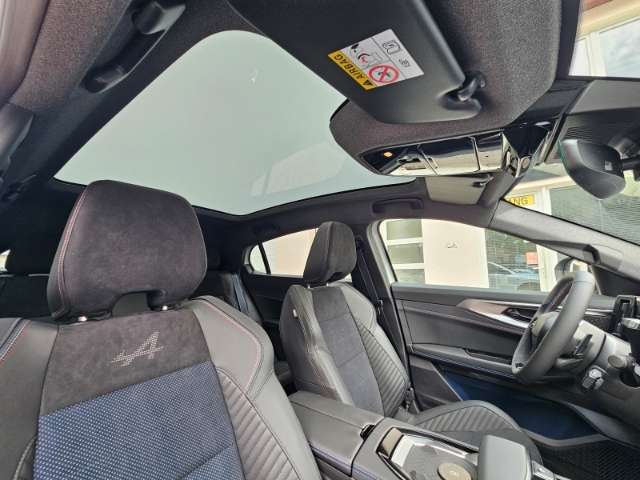 Fahrzeugbild eines Renault Rafale
