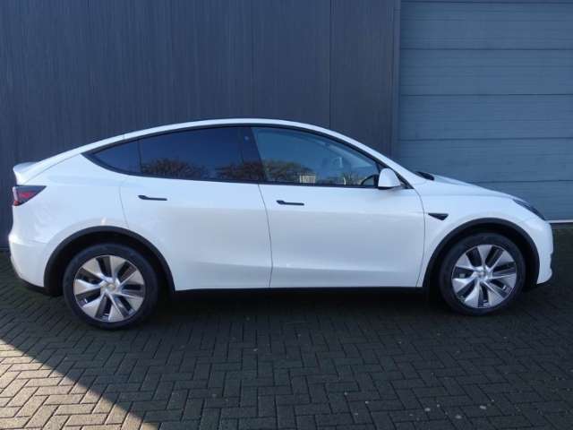 Fahrzeugbild eines TESLA Model Y