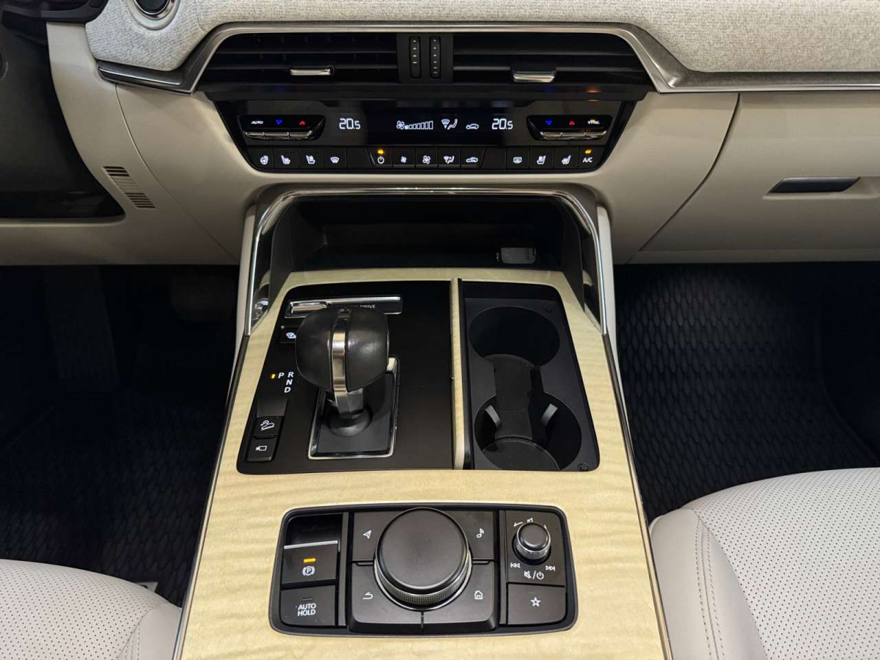 Fahrzeugbild eines Mazda CX-60