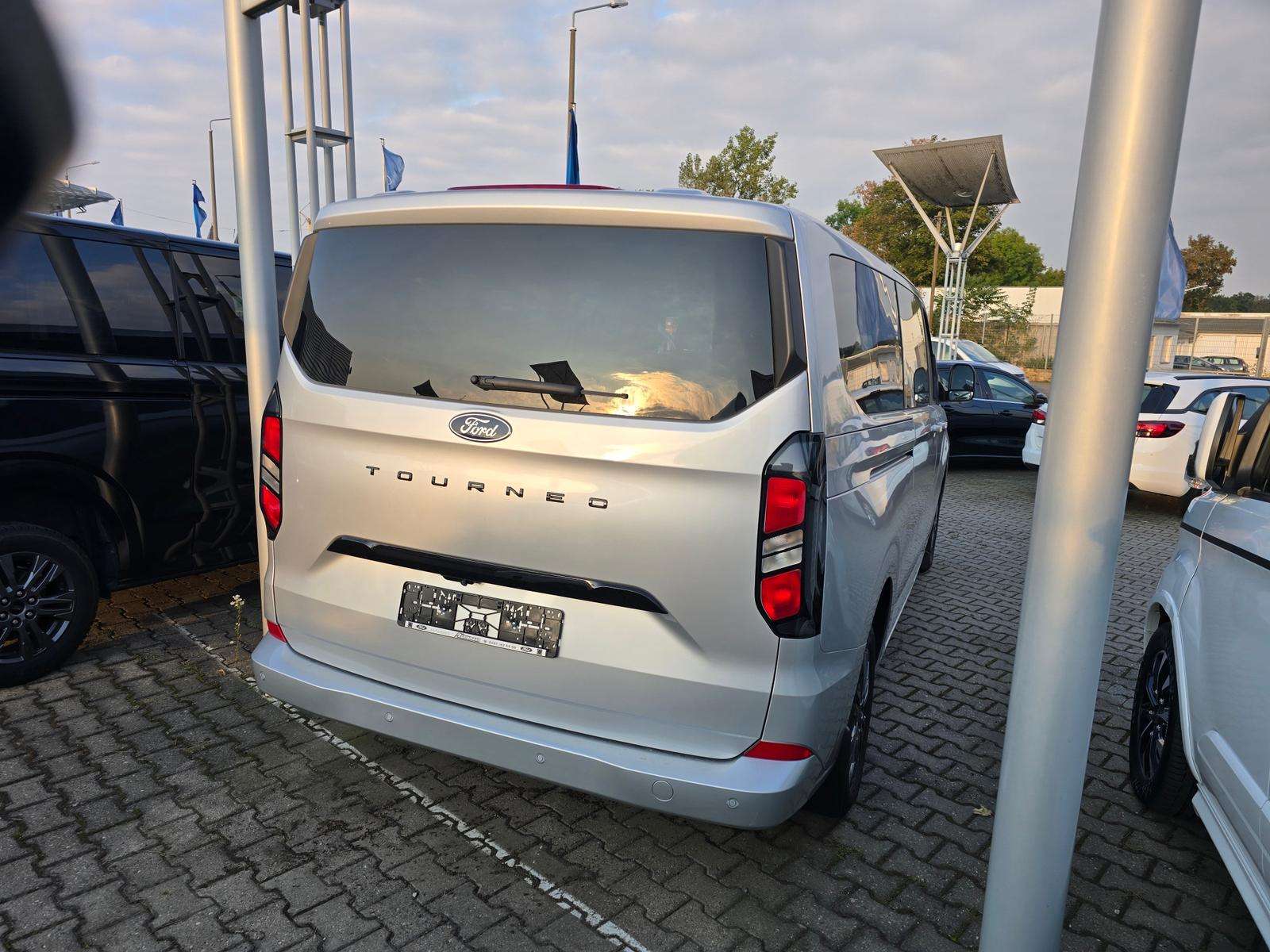 Fahrzeugbild eines Ford Tourneo Custom