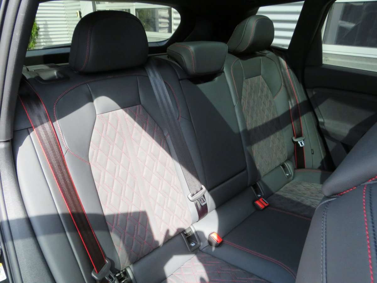 Fahrzeugbild eines Audi Q6 e-tron