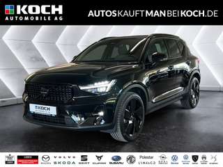 Schräge Frontansicht auf einen Volvo XC40 , freigestellt