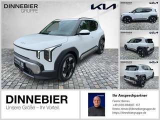 Schräge Frontansicht auf einen Kia EV2 , freigestellt