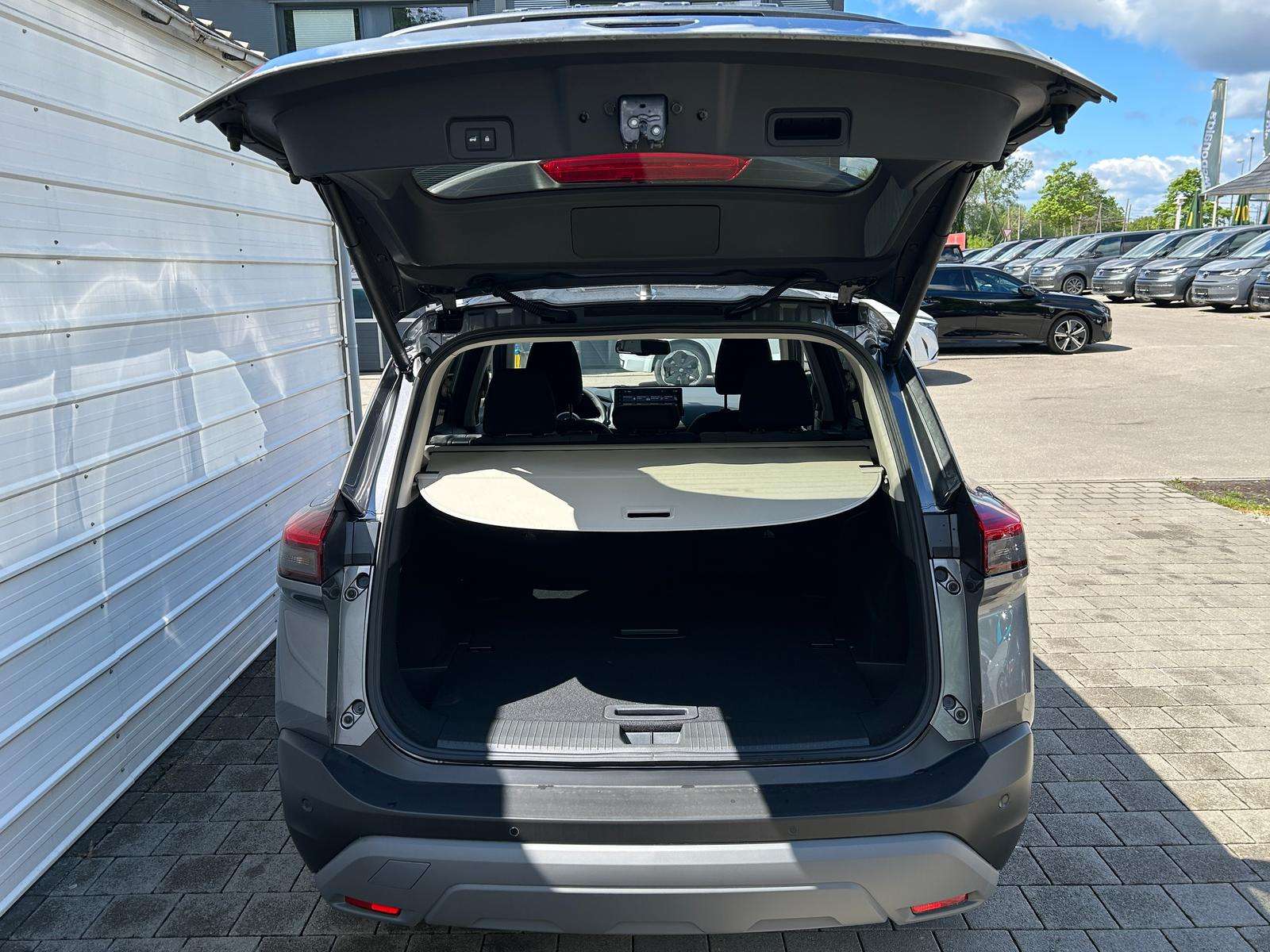 Fahrzeugbild eines Nissan X-TRAIL
