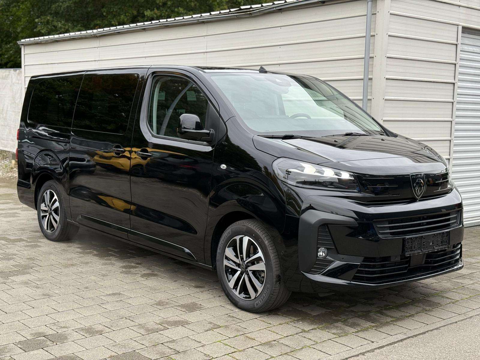Fahrzeugbild eines Peugeot Traveller