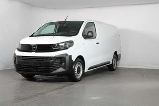 Schräge Frontansicht auf einen Opel Vivaro , freigestellt