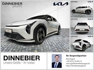 Schräge Frontansicht auf einen Kia EV4 , freigestellt