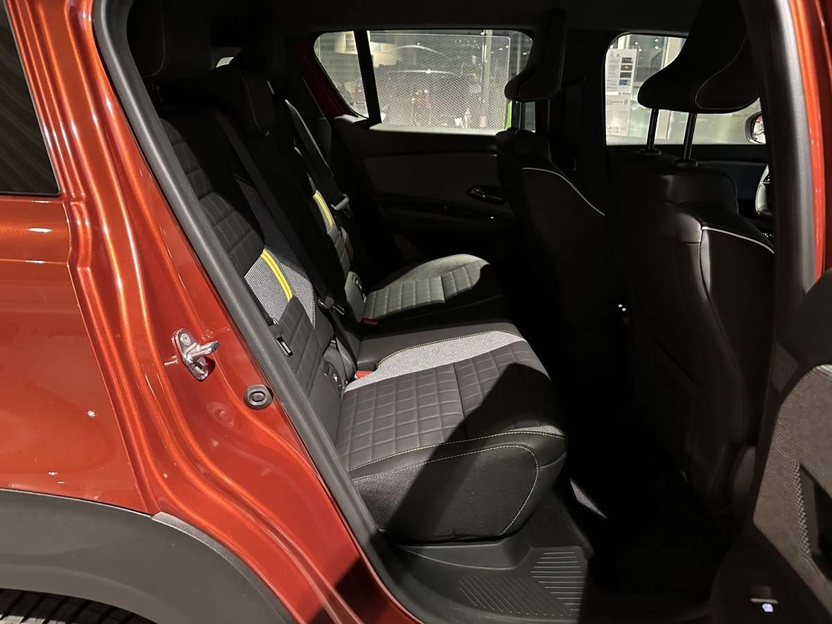 Fahrzeugbild eines Renault 4 E-TECH